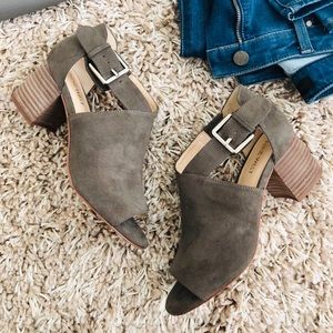 {SOLD) Olive Belted Sandal 7M [Nine West] Suede